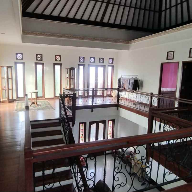 dijual rumah padang kartika