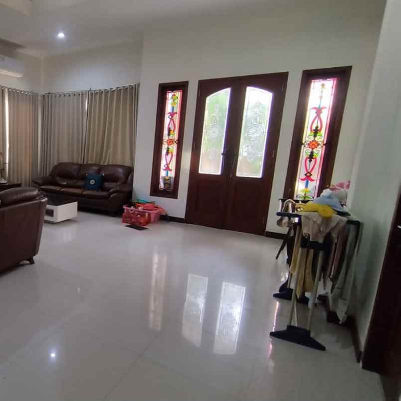 dijual rumah padang kartika