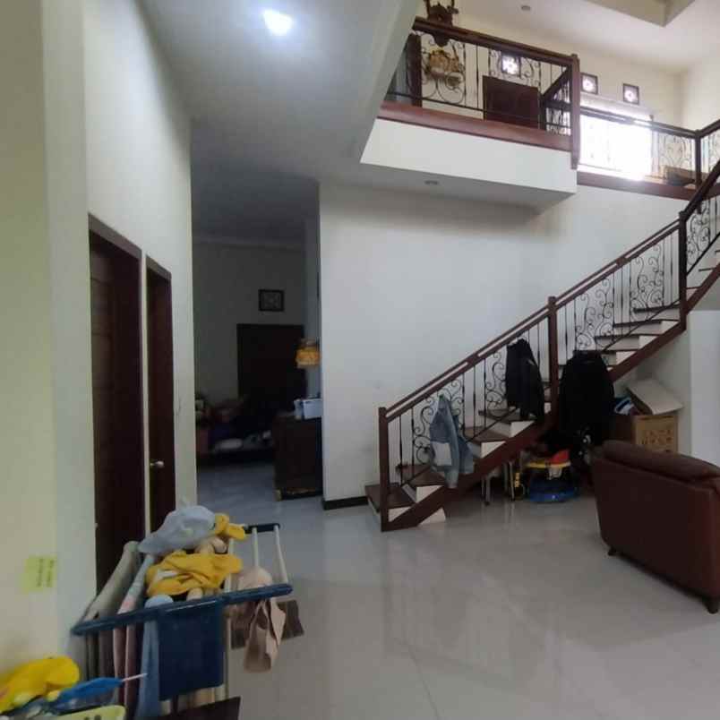 dijual rumah padang kartika