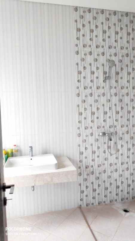 dijual rumah pakuwon city