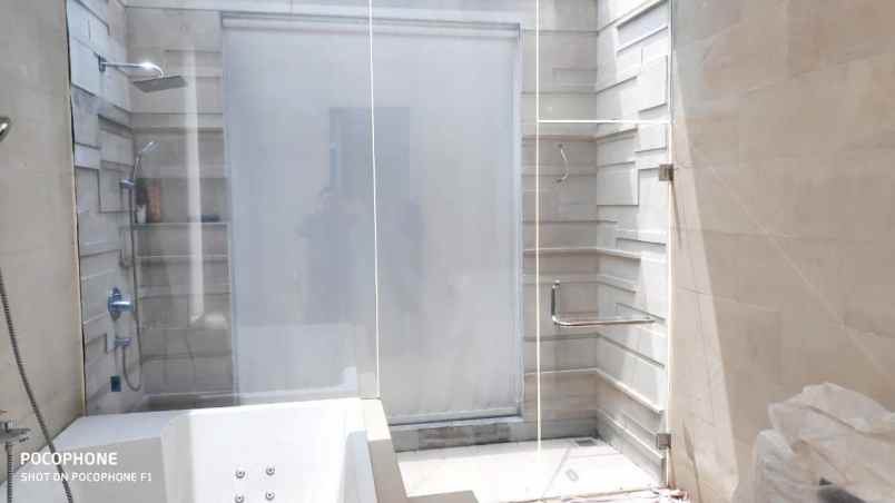 dijual rumah pakuwon city