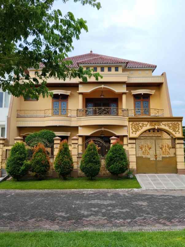dijual rumah pakuwon city villa royal