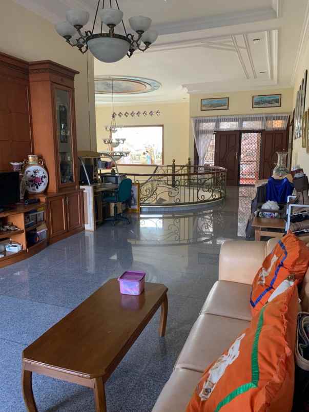 dijual rumah pakuwon city villa royal