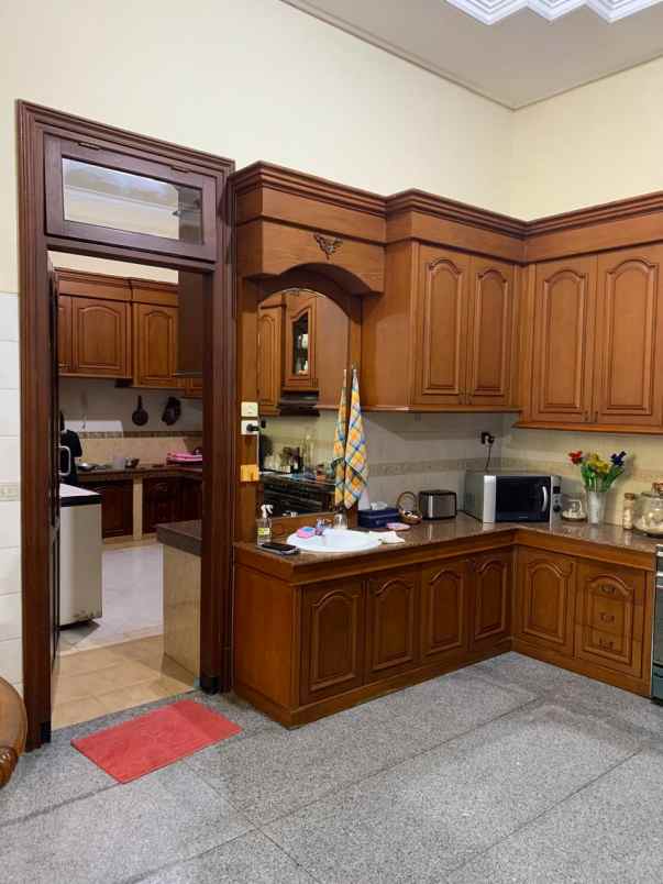 dijual rumah pakuwon city villa royal