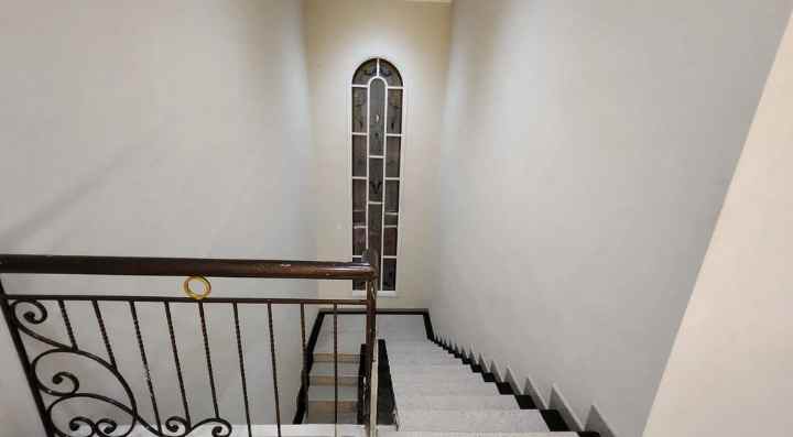 dijual rumah pakuwon indah villa bukit