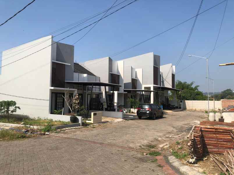 dijual rumah pendem junrejo kota batu