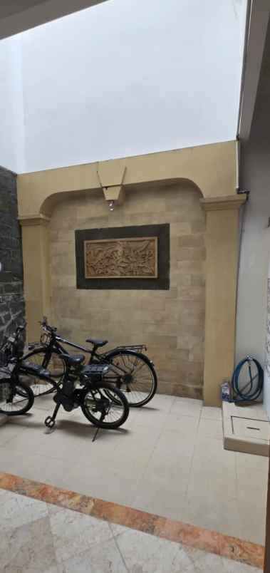 dijual rumah perumahan jatinegara baru