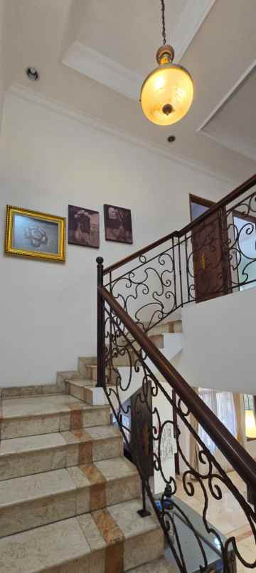 dijual rumah perumahan jatinegara baru