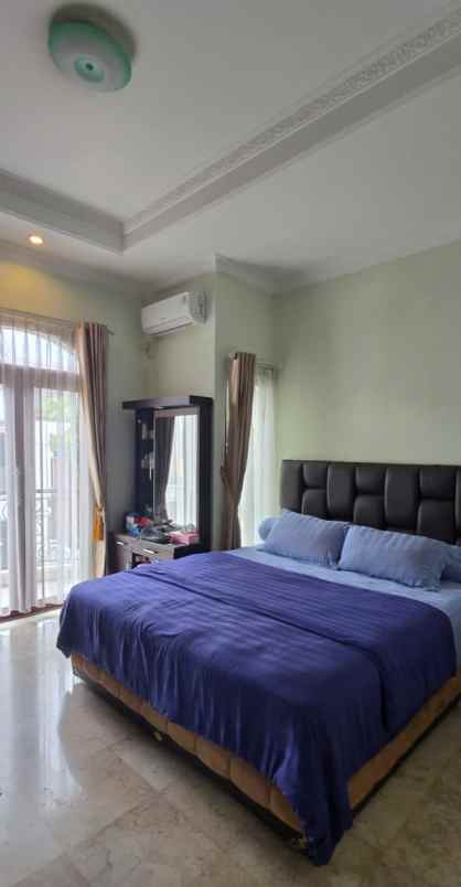 dijual rumah perumahan jatinegara baru