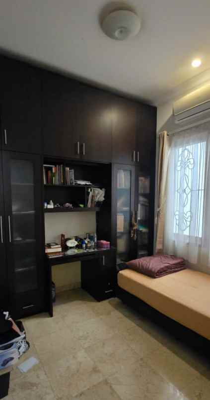 dijual rumah perumahan jatinegara baru