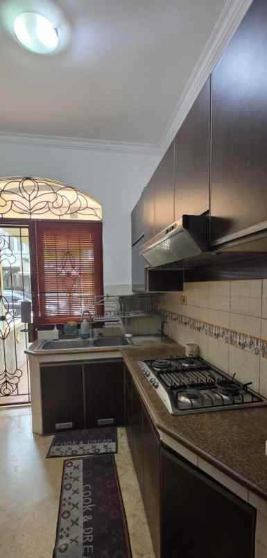 dijual rumah perumahan jatinegara baru