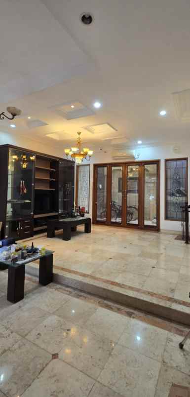 dijual rumah perumahan jatinegara baru