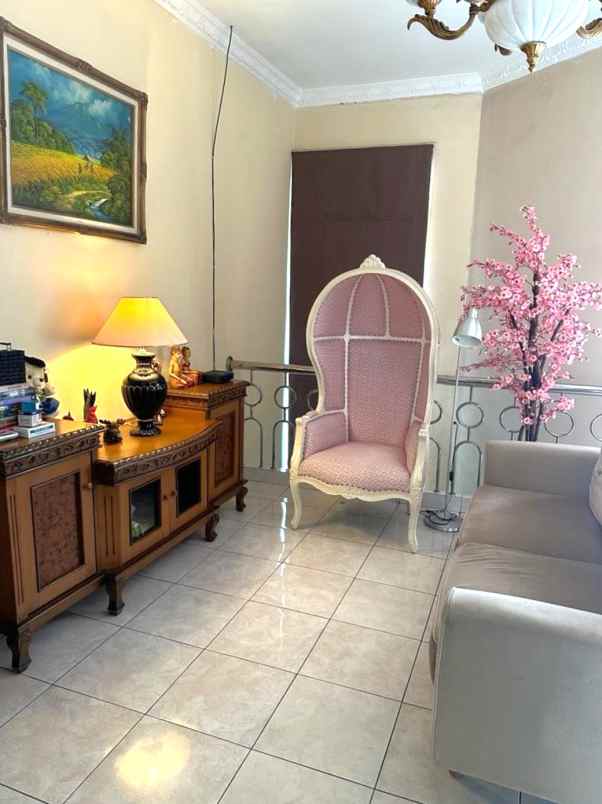 dijual rumah perumahan taman modern