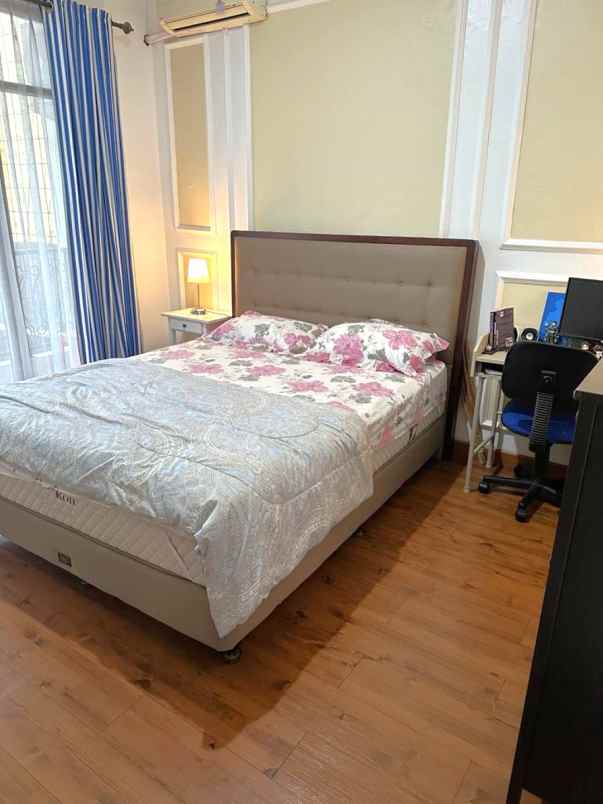 dijual rumah perumahan taman modern