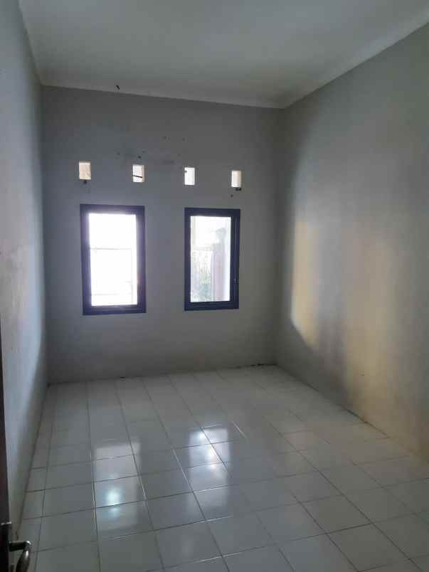 dijual rumah perumahan villa asri jl