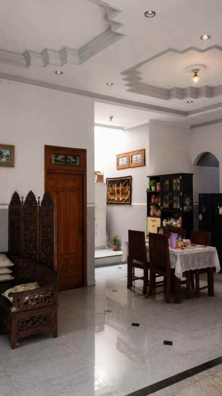 dijual rumah perumahan wisma