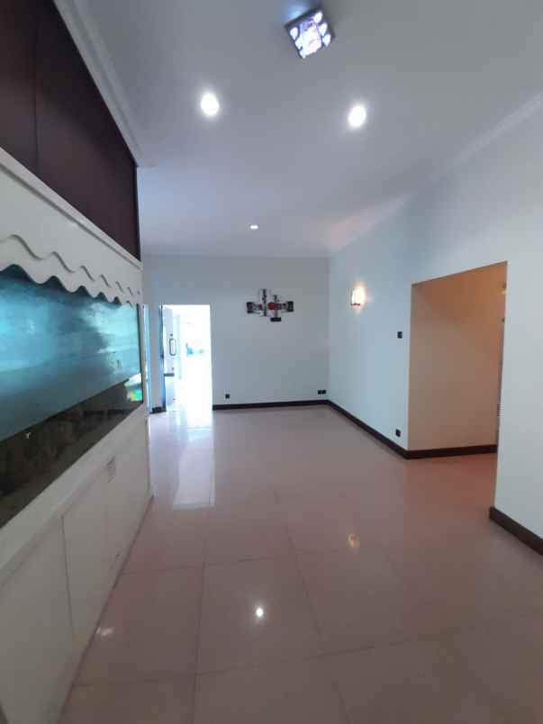 dijual rumah pinus asri