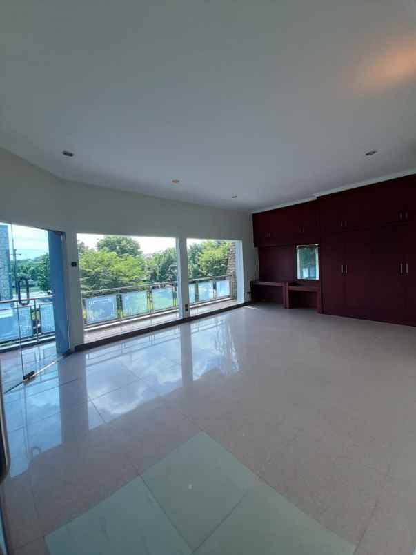 dijual rumah pinus asri