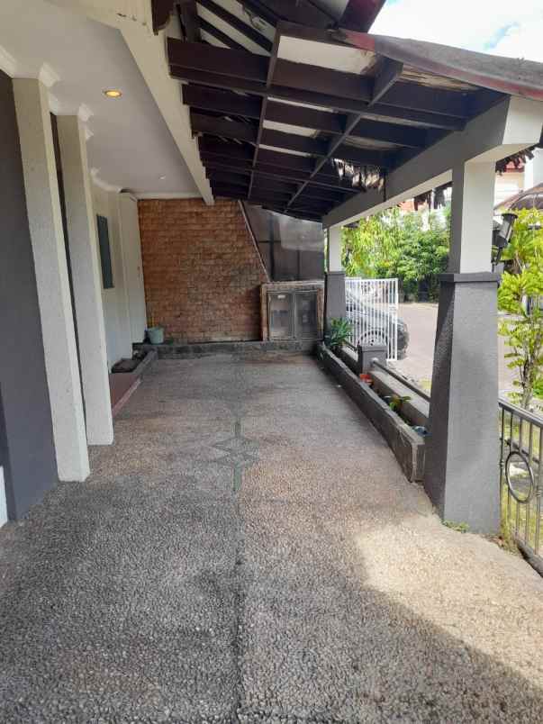 dijual rumah pinus asri
