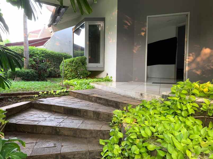 dijual rumah pondok indah