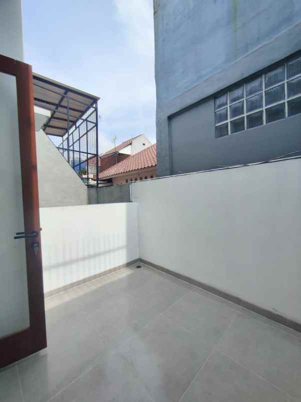 dijual rumah pondok kelapa