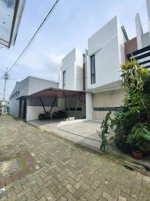 dijual rumah pondok kelapa