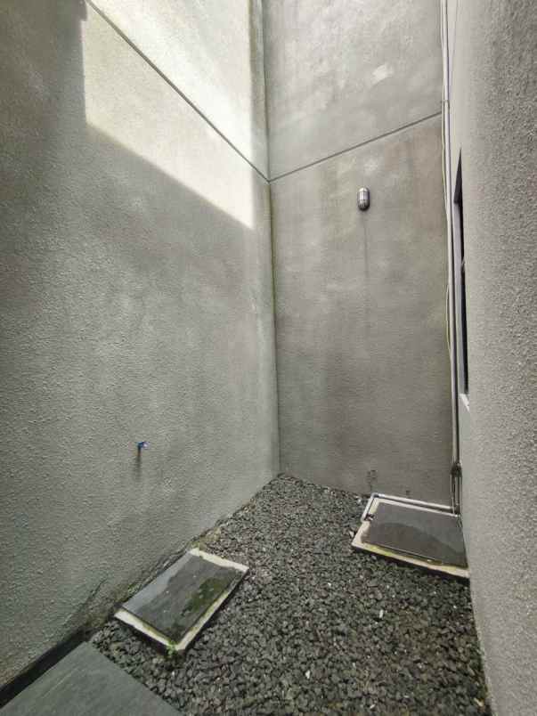 dijual rumah pondok kelapa