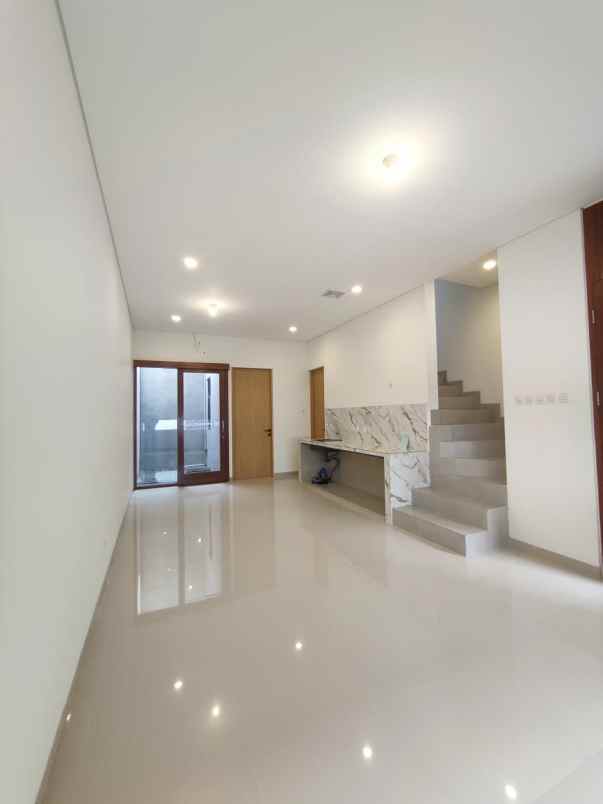 dijual rumah pondok kelapa