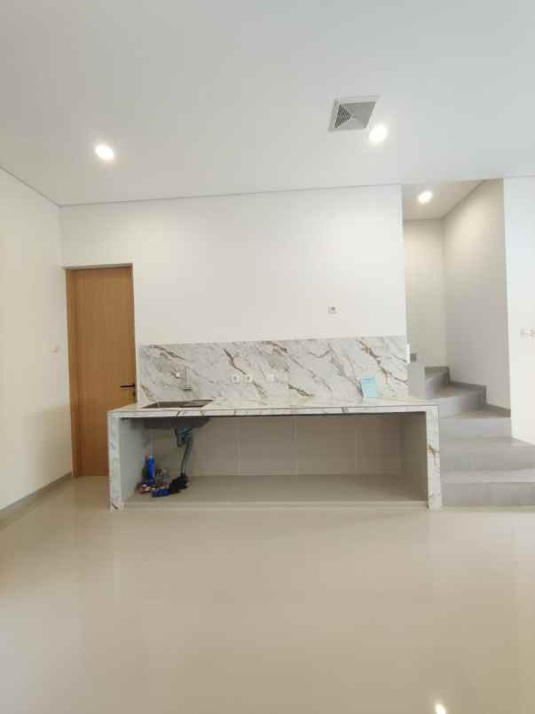 dijual rumah pondok kelapa