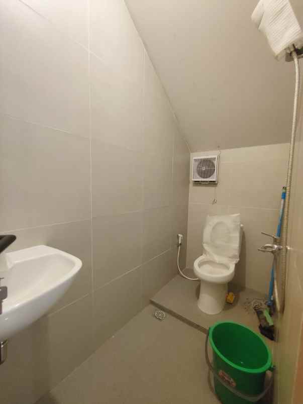 dijual rumah pondok kelapa