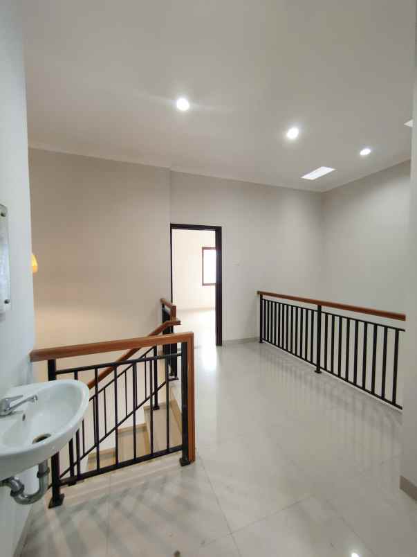 dijual rumah pondok kelapa jaktim