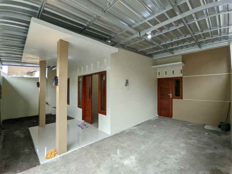 dijual rumah potorono