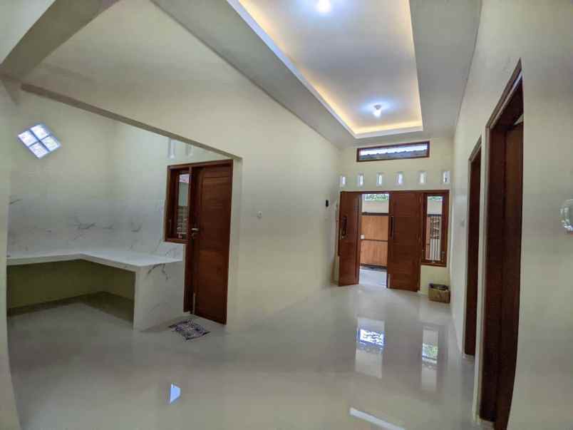 dijual rumah potorono