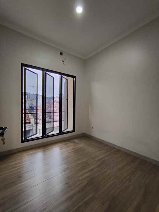 dijual rumah pulo asem