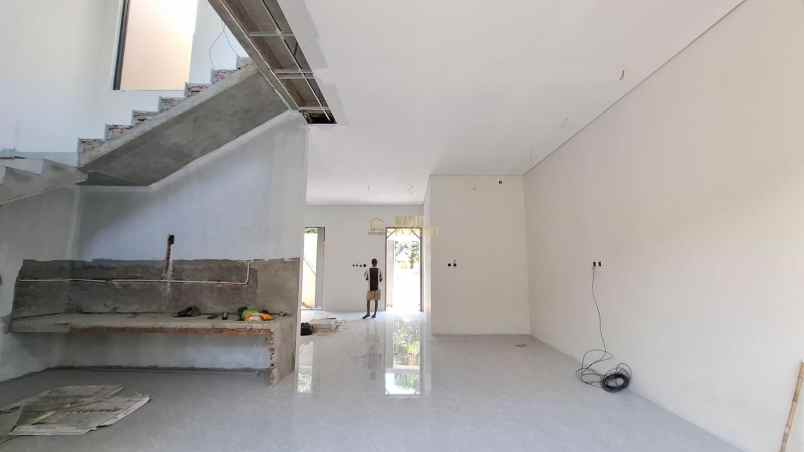 dijual rumah purwomartani