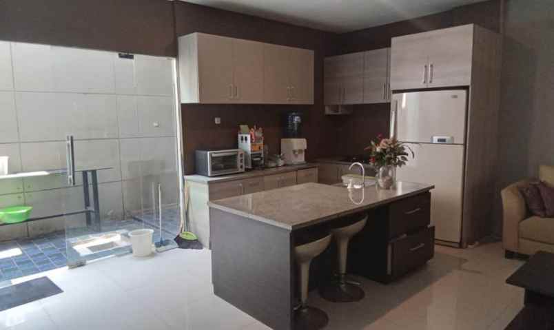 dijual rumah raffless hills