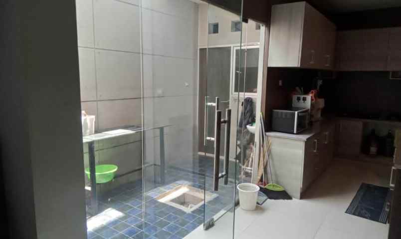 dijual rumah raffless hills