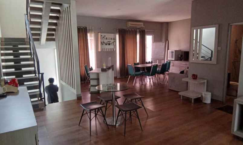 dijual rumah raffless hills