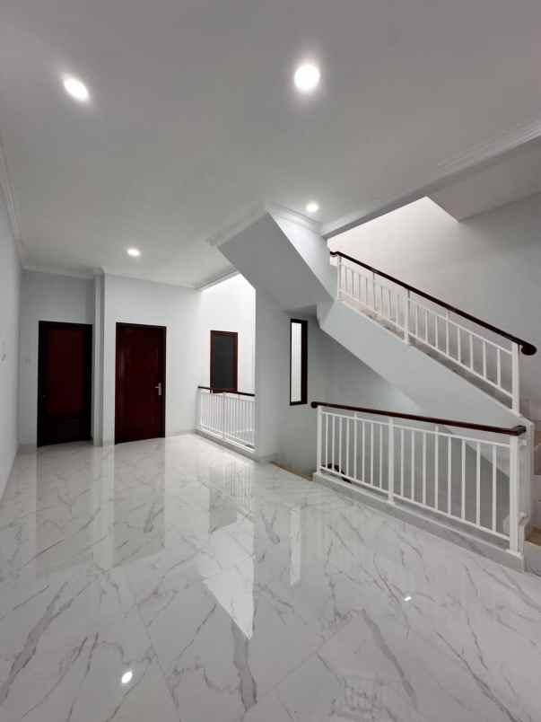 dijual rumah rawa bambu