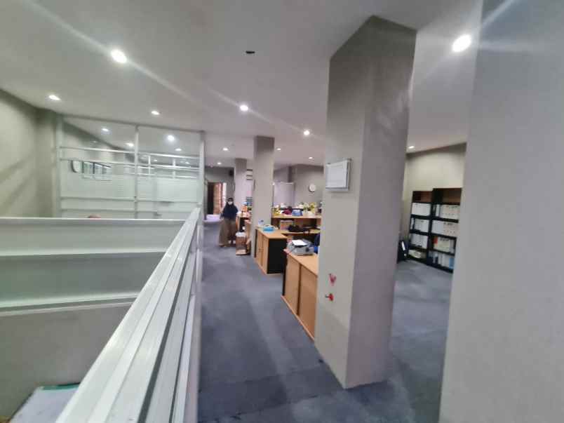 dijual rumah raya kedung cowek