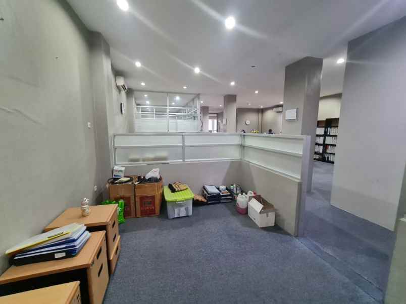 dijual rumah raya kedung cowek