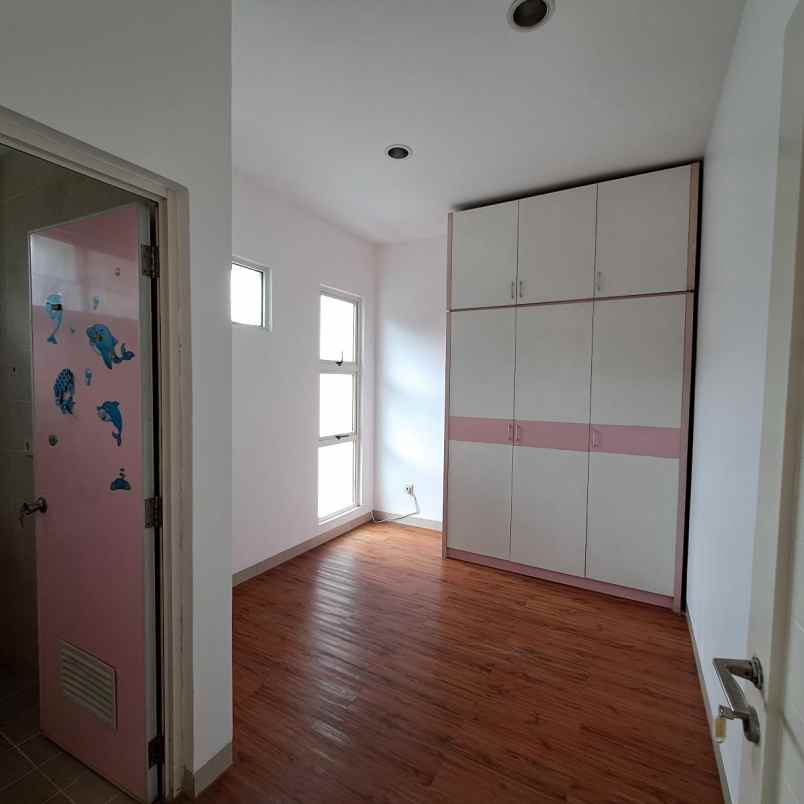 dijual rumah residence one