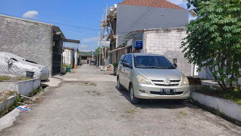 dijual rumah rowosari meteseh