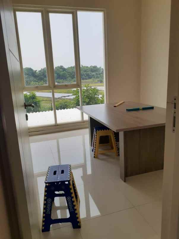 dijual rumah royal residence
