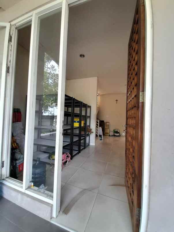 dijual rumah royal residence