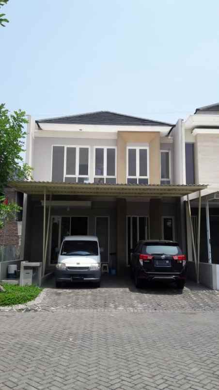 dijual rumah royal residence