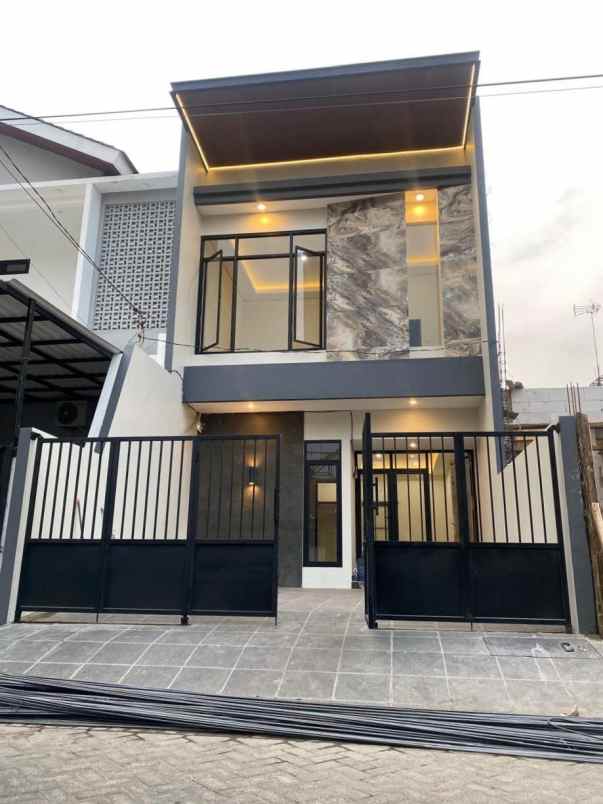 dijual rumah rungkut mapan