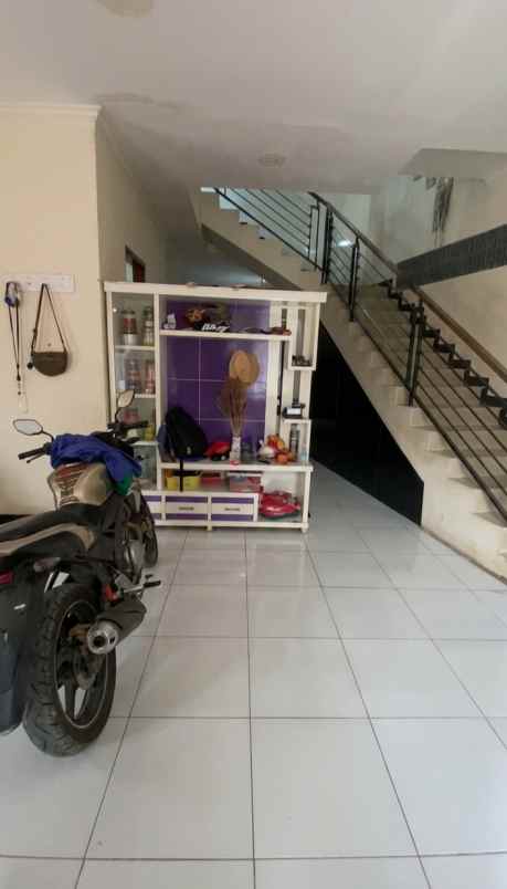 dijual rumah sawah lama ciputat