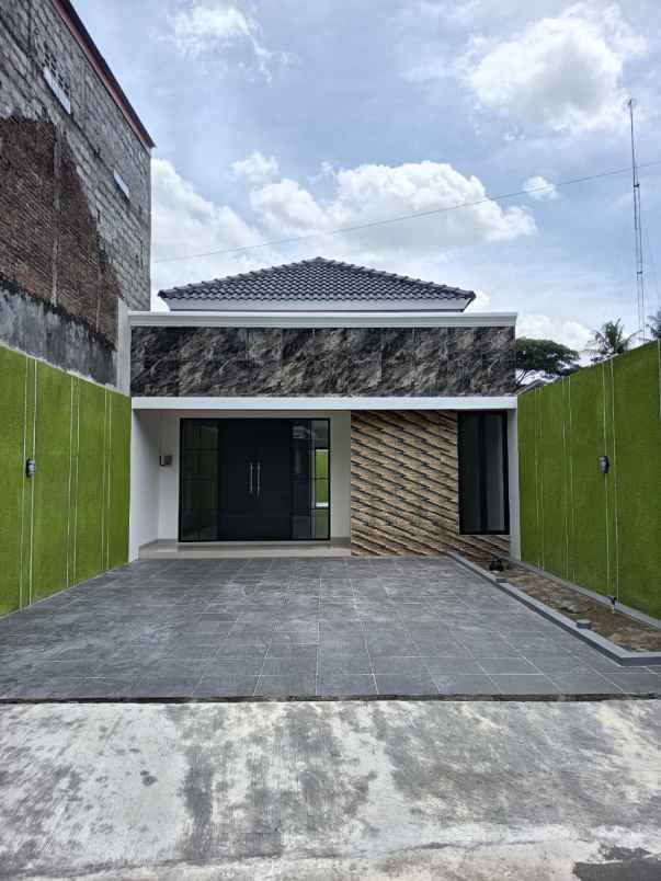 dijual rumah sd model