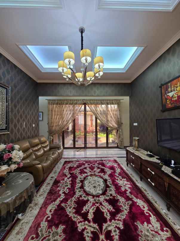 dijual rumah secondary full furnished dalam komplek